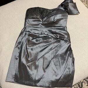 SHORT FORMAL/PARTY DRESS